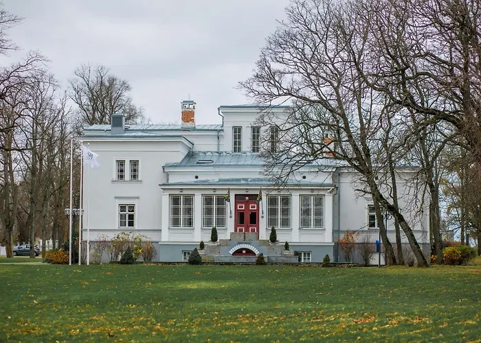 Saka Manor